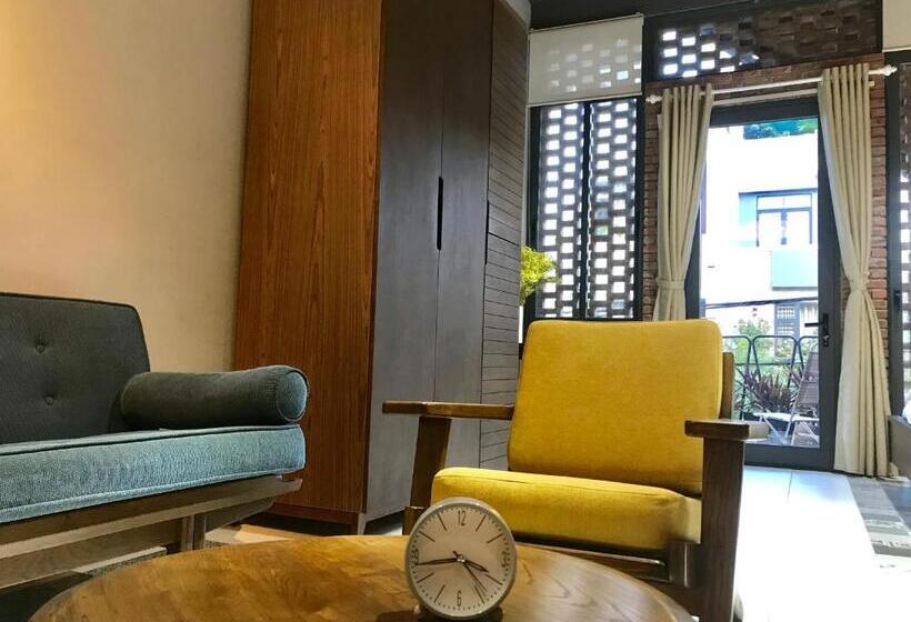 اتاق لوکس با بالکن, Ngoi House