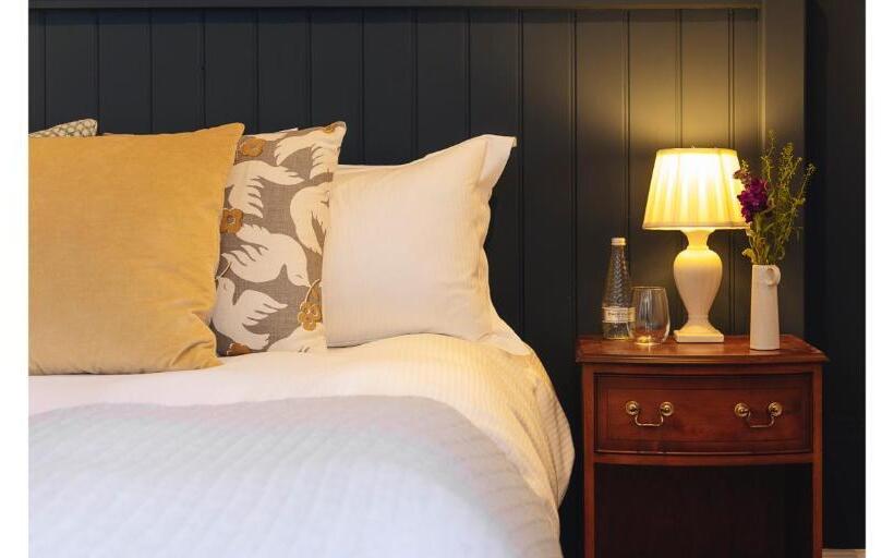 キングサイズベッドのスーペリアルーム, The Blue Ball Inn