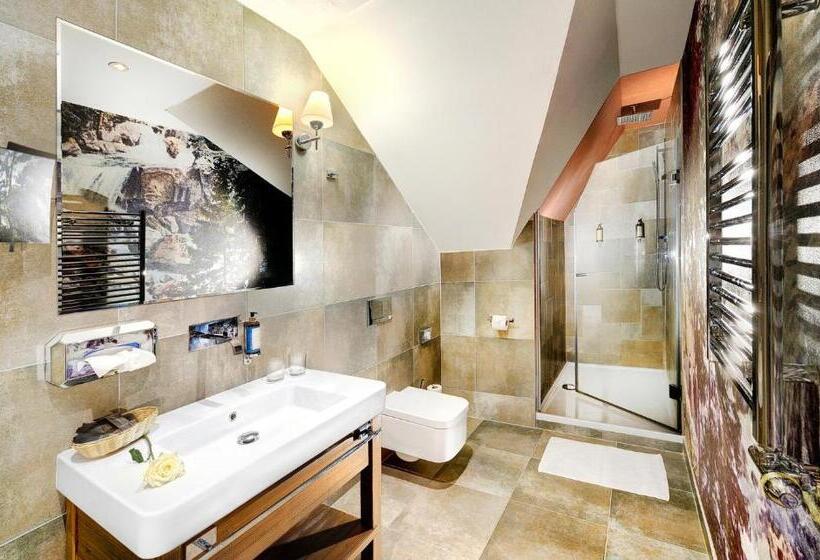 جناح, Grand Hotel Praha