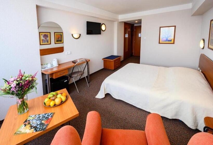 スタンダードルーム, Lux