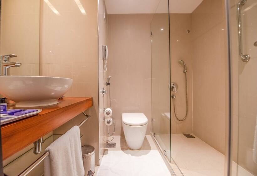 חדר סופריור עם מיטת קינג, Vivanta Colombo Airport Garden