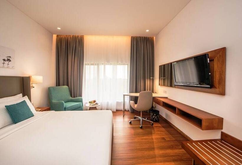 חדר דחוקס עם מיטת קינג, Vivanta Colombo Airport Garden