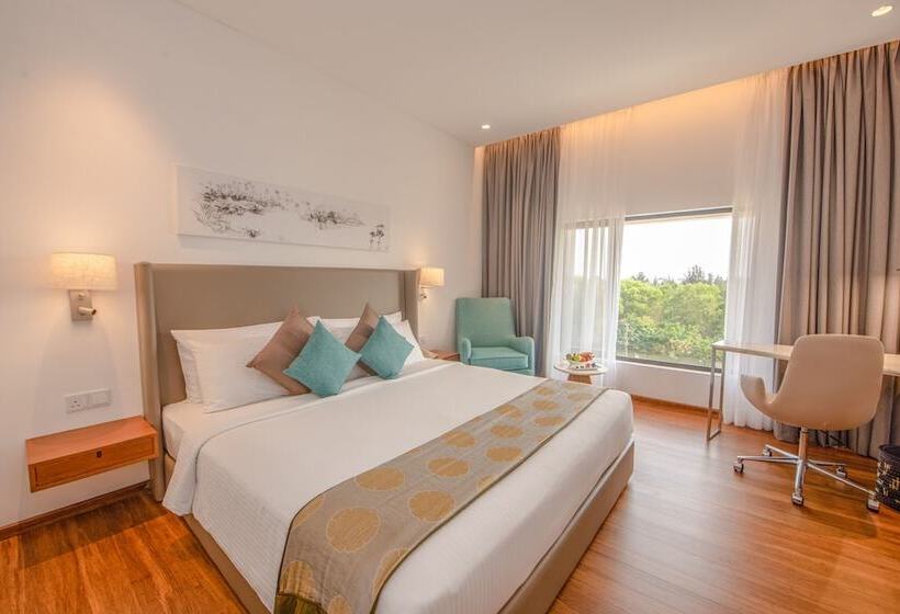 חדר דחוקס עם מיטת קינג, Vivanta Colombo Airport Garden