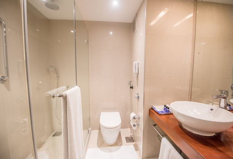 חדר סופריור עם מיטת קינג, Vivanta Colombo Airport Garden