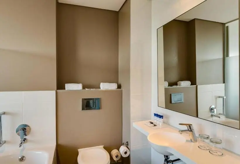 اتاق لوکس با تخت بزرگ, Protea Hotel By Marriott Cape Town Waterfront Breakwater Lodge