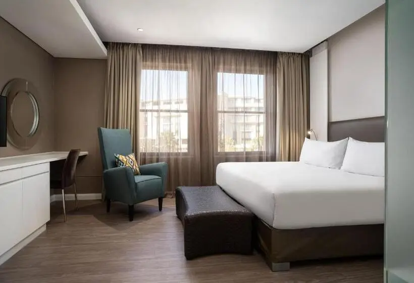 اتاق لوکس با تخت بزرگ, Protea Hotel By Marriott Cape Town Waterfront Breakwater Lodge
