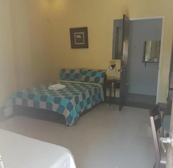 اتاق راحتی سه تخته, Felicidad Resto And Pension House