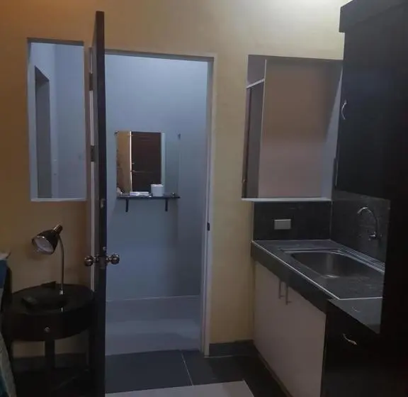 اتاق راحتی سه تخته, Felicidad Resto And Pension House