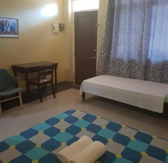 اتاق راحتی سه تخته, Felicidad Resto And Pension House