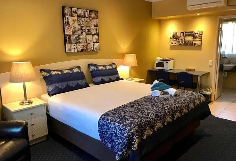 Deluxe Suite King Bed, Kyabram Motor Inn
