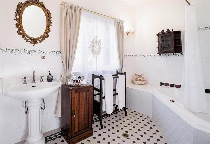 غرفة سوبيريور مزود بجاكوزى, Kurrara Historic Guest House