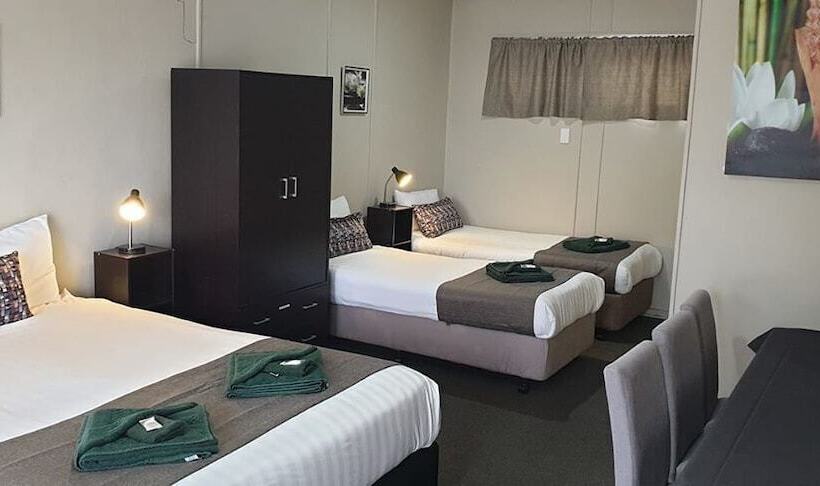 חדר משפחתי, Smerdon Lodge Motel