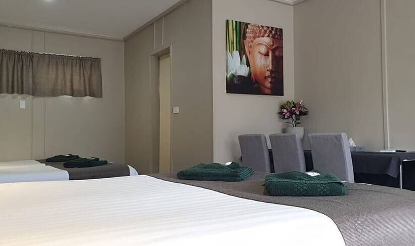 חדר משפחתי, Smerdon Lodge Motel