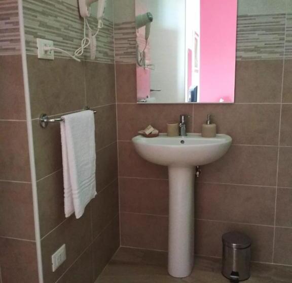 اتاق استاندارد سه تخته با بالکن, B&b Le Muse