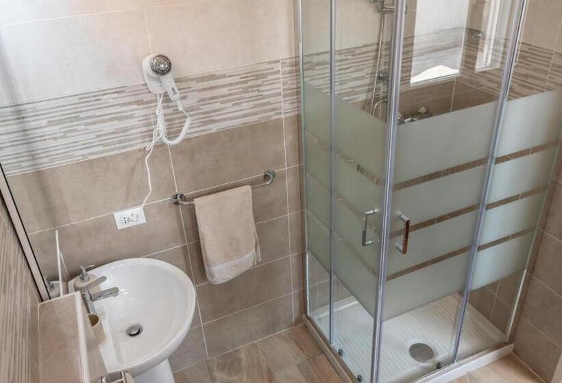 اتاق استاندارد سه تخته با بالکن, B&b Le Muse