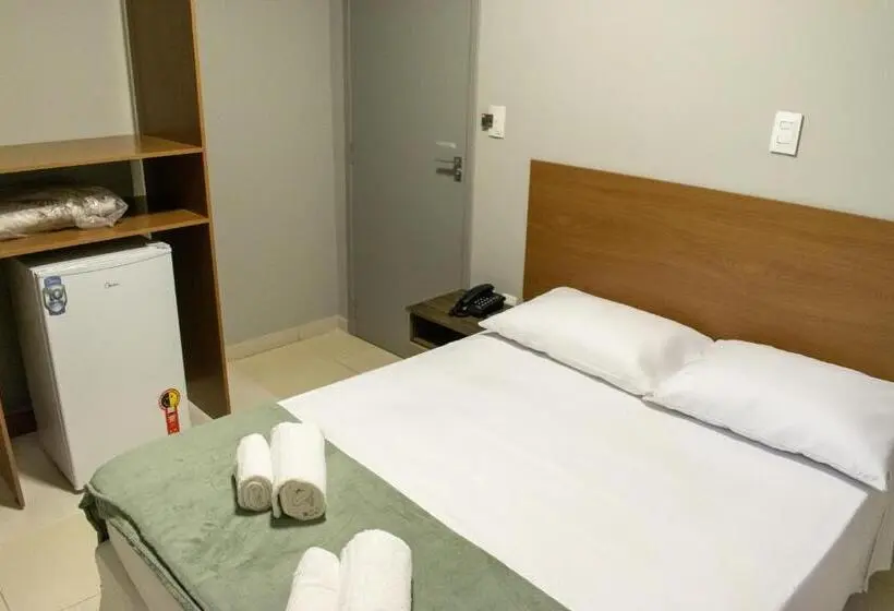 Standard Yhden Hengen Huone, Central