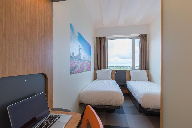 Номер Стандарт, Maxhotel Amsterdam Airport Schiphol   Recently Renovated