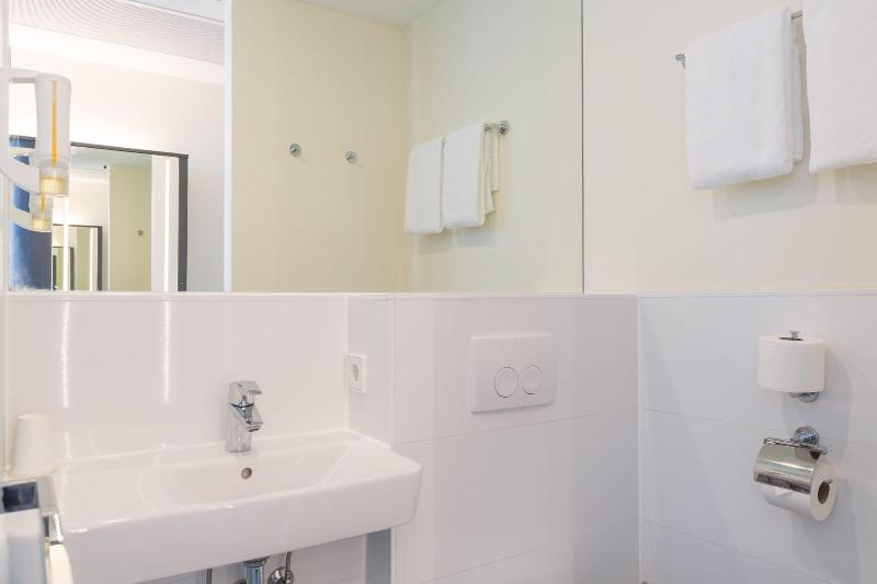 スタンダードトリプルルーム, Maxhotel Amsterdam Airport Schiphol   Recently Renovated