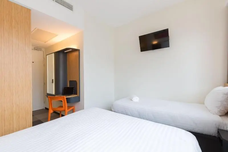Standard Kolmen Hengen Huone, Maxhotel Amsterdam Airport Schiphol   Recently Renovated