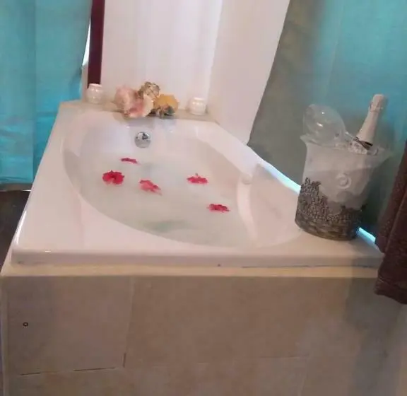 ویلای لوکس 1 خوابه, Seaside Chateau Resort