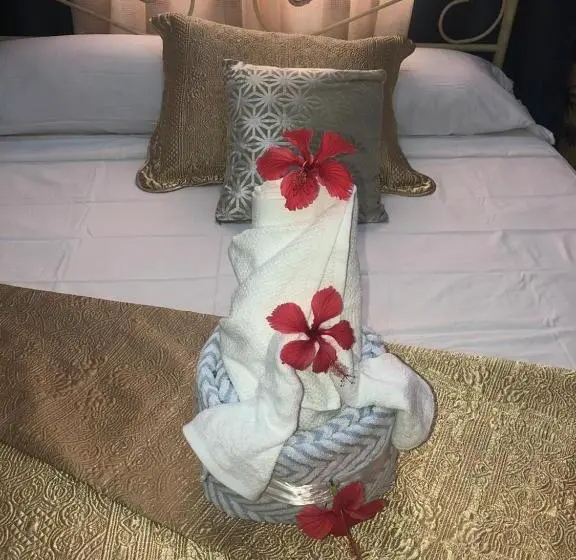 اتاق لوکس سه تخته, Seaside Chateau Resort
