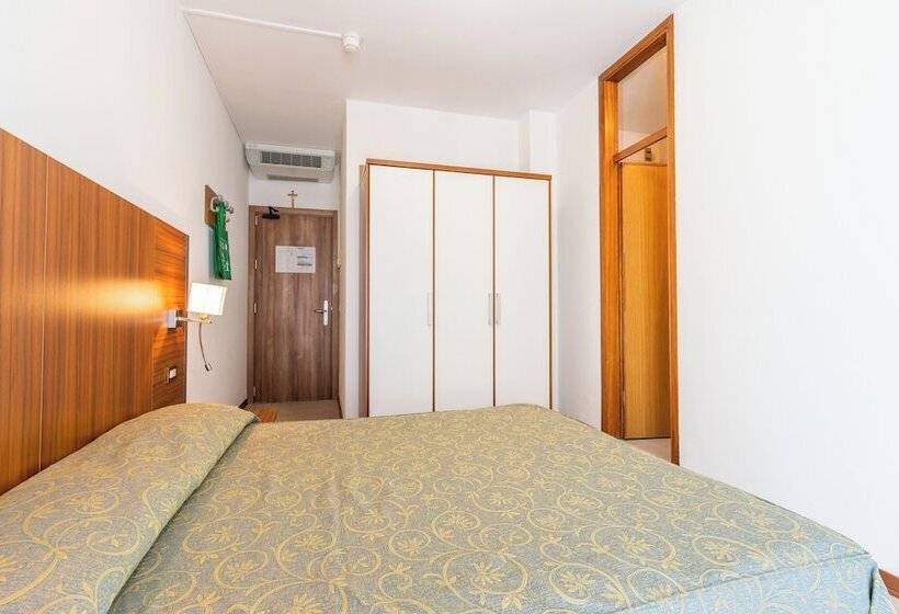 スタンダードルーム, Touring