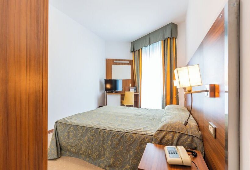 スタンダードルーム, Touring