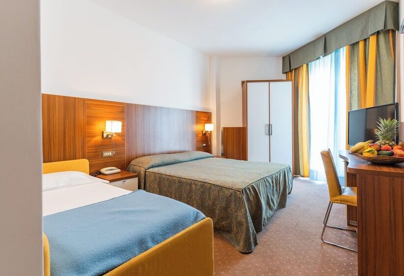 ファミリールーム, Touring