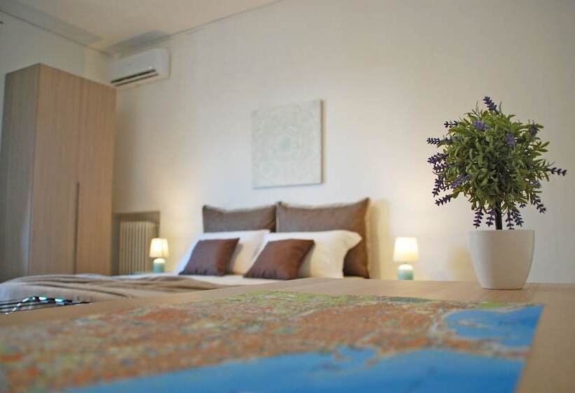 חדר סטנדרט לשלושה עם חדר אמבטיה משוף, Baris Central Station