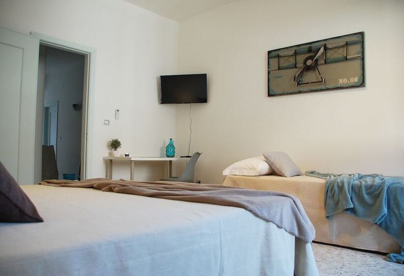 חדר סטנדרט לשלושה עם חדר אמבטיה משוף, Baris Central Station