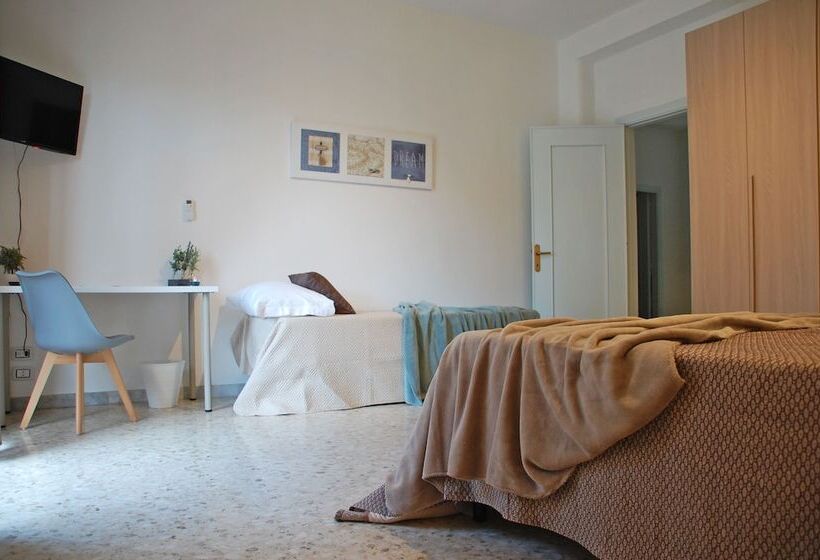 חדר דלוקס לארבעה, Baris Central Station