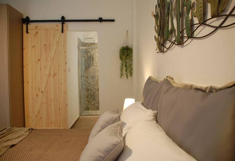 חדר דלוקס לארבעה, Baris Central Station