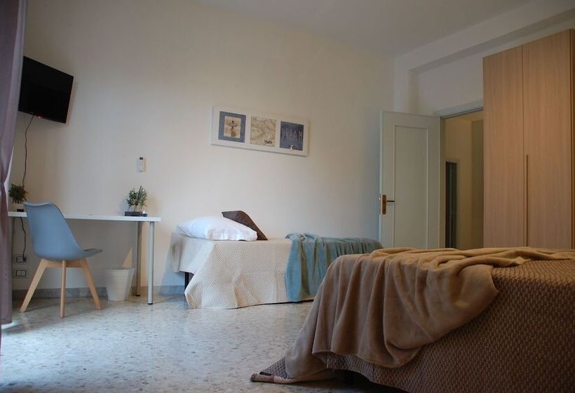 חדר דלוקס לארבעה, Baris Central Station