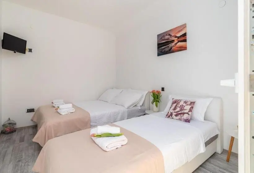 اتاق استاندارد سه تخته با بالکن, Aldino Rooms