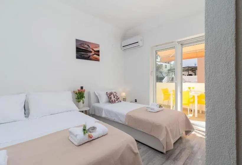 اتاق استاندارد سه تخته با بالکن, Aldino Rooms