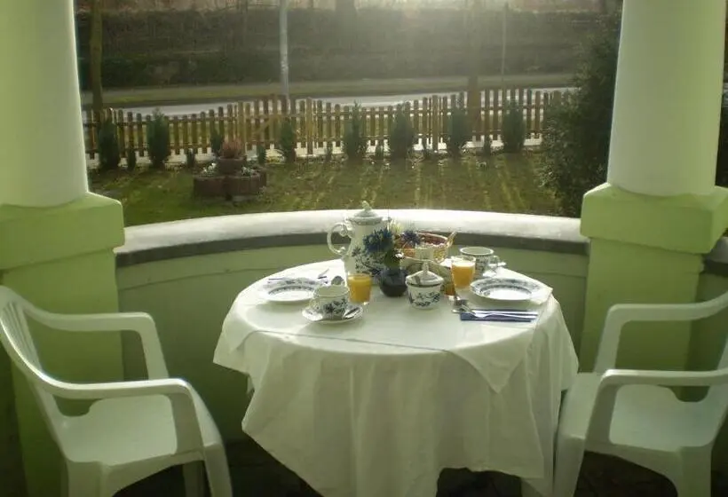 Standard-studio Parveke, Pension Celia