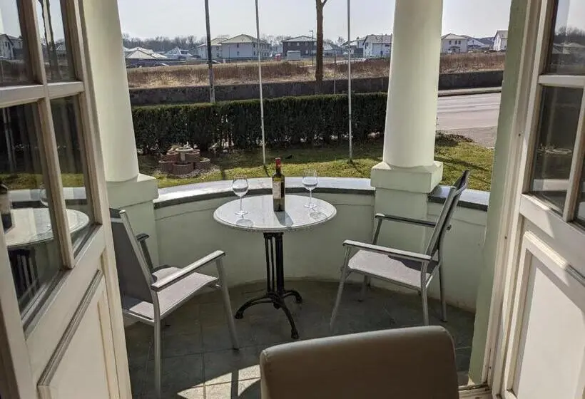Standard-studio Parveke, Pension Celia