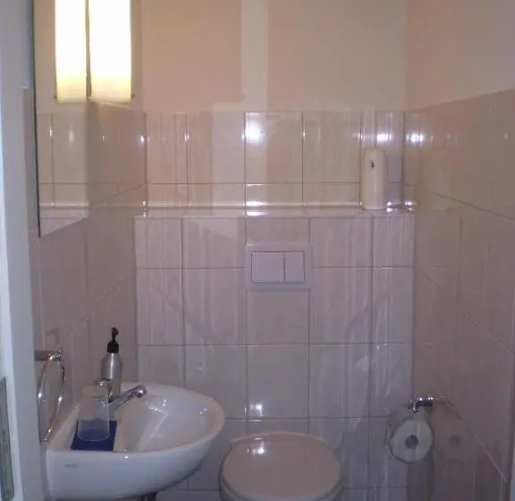 Economy Yhden Hengen Huone, Pension Celia