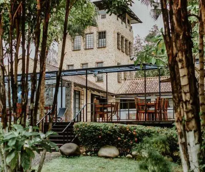 بنگله خانوادگی, Castillo Tambor Resort & Restaurant