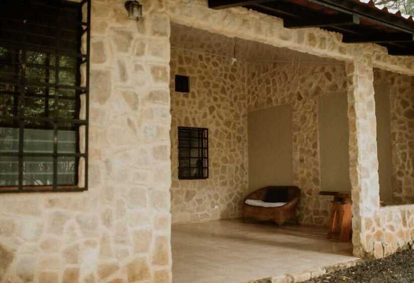 בונגלו משפחתי, Castillo Tambor Resort & Restaurant