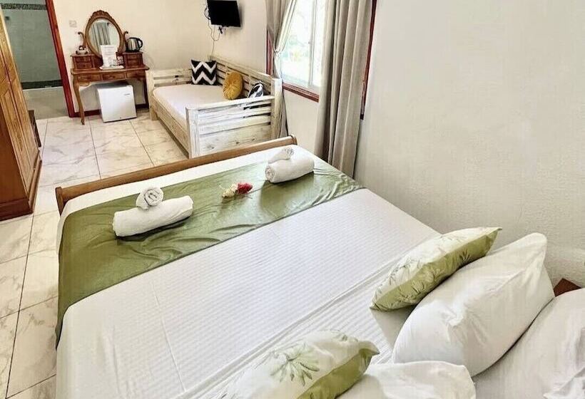 اتاق ساده سه نفره, Lucy's Guesthouse