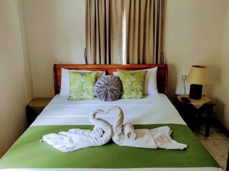 اتاق ساده سه نفره, Lucy's Guesthouse