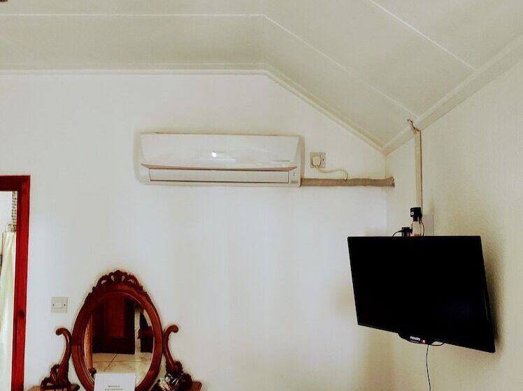 اتاق ساده سه نفره, Lucy's Guesthouse