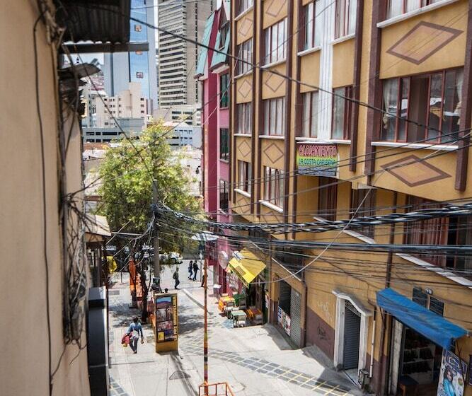 تختخواب در اتاق مشترک, The Adventure Brew Downtwon Hostel