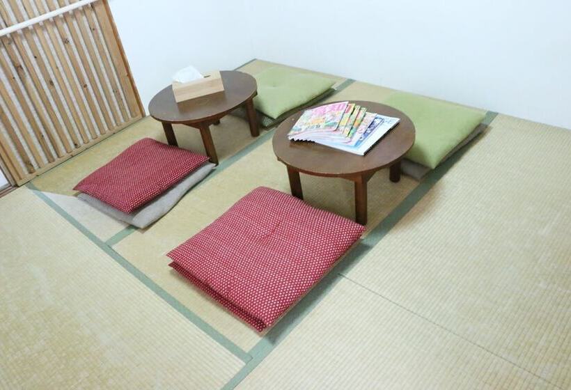 Vuode Makuusalissa, Harimayabashi Guest House