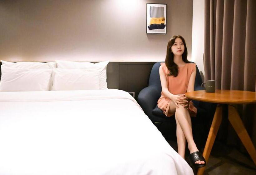 Номер Deluxe, Brown Dot Hotel Busan Station