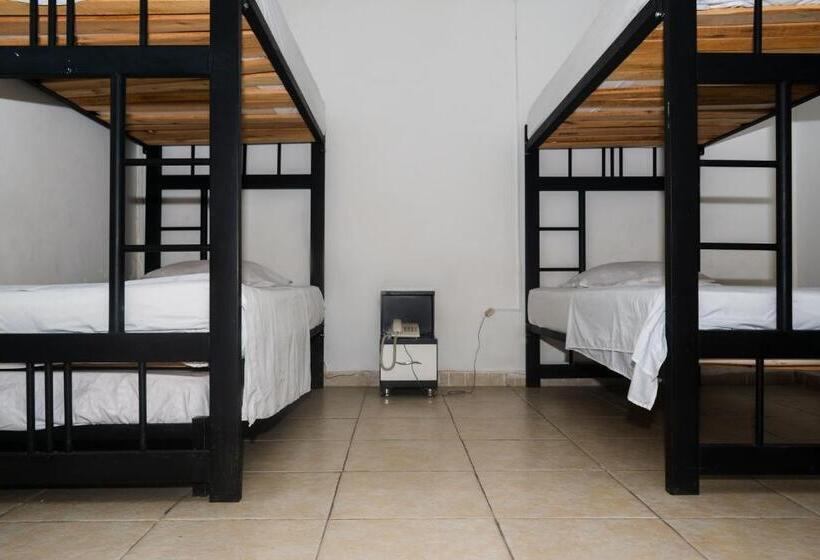 اتاق استاندارد چهار تخته, Jalisco