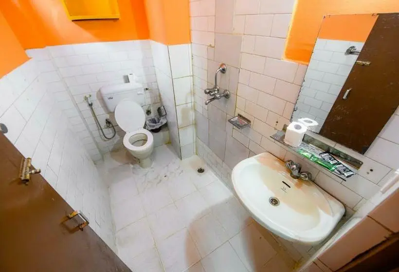 اتاق اکونومی, Pomelo House