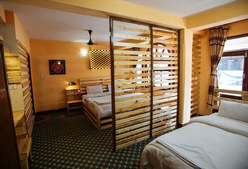 اتاق خانوادگی, Pomelo House