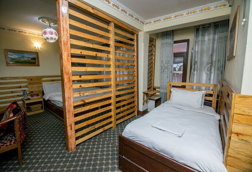 اتاق خانوادگی, Pomelo House